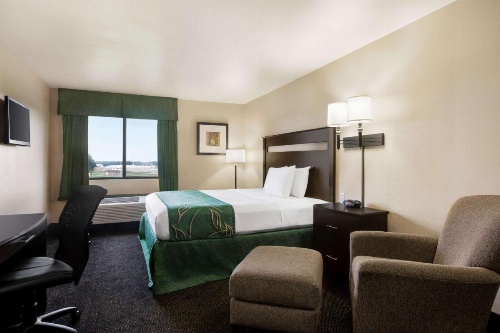 Travelodge by Wyndham Livonia image 10
