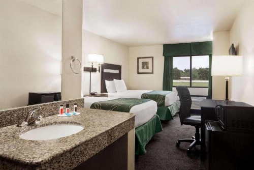 Travelodge by Wyndham Livonia image 18