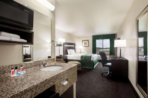 Travelodge by Wyndham Livonia image 19