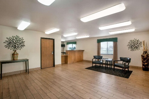 Travelodge by Wyndham Livonia image 2