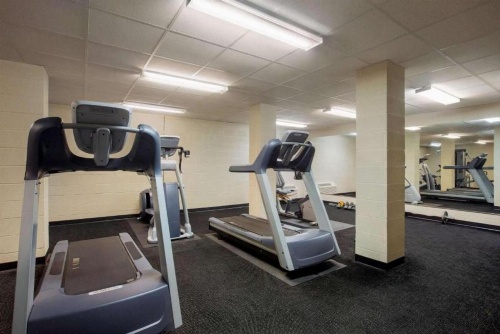 Travelodge by Wyndham Livonia image 7